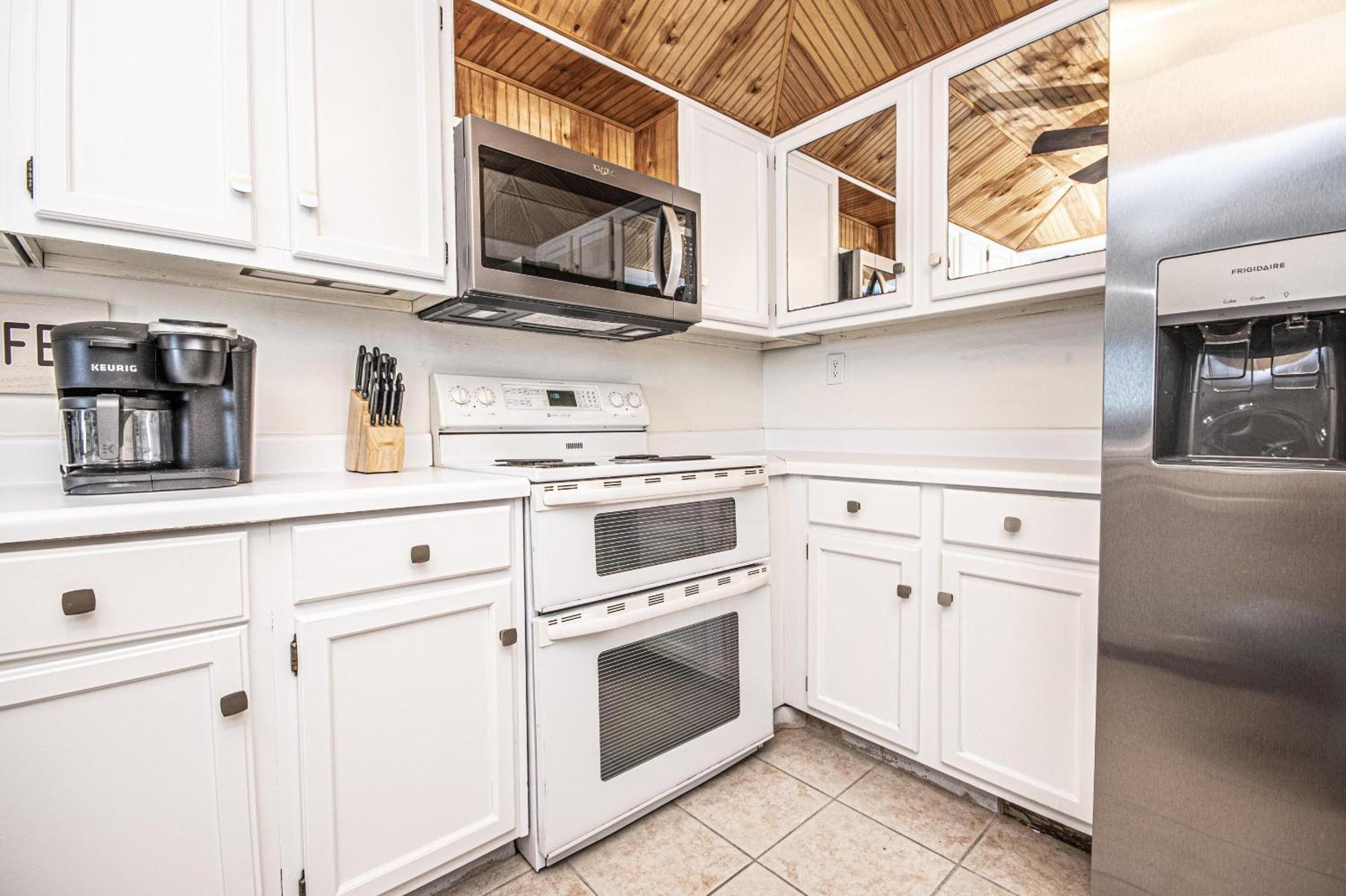 Seashore - Beautiful West End Townhome *